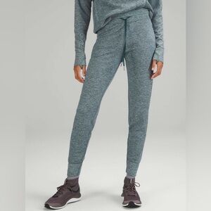 Lululemon Engineered Warmth Relaxed Fit Jogger Green Jasper / White